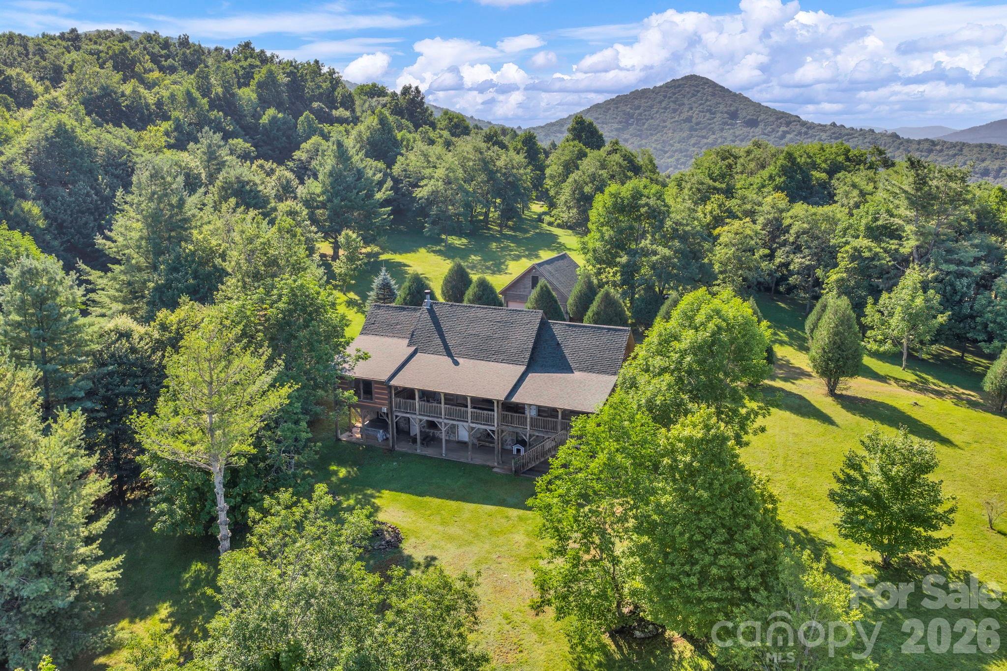 525 Schoolhouse Ridge