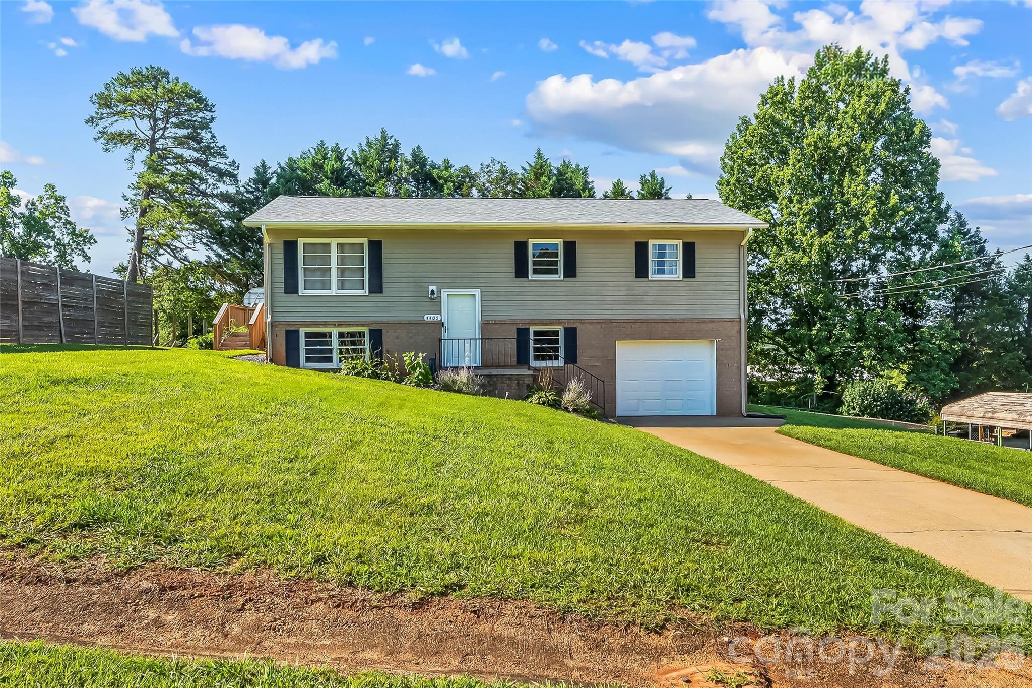 4405 Landing Court, Hickory