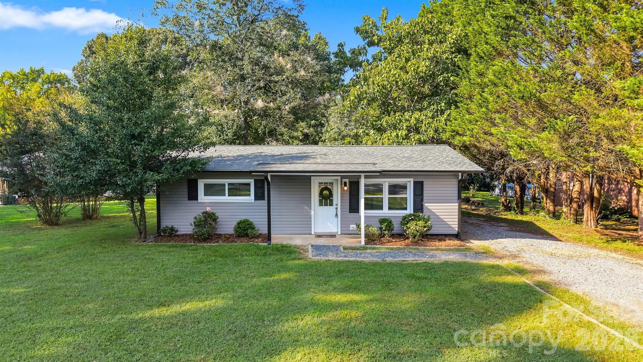 2938 11th Avenue, Hickory
