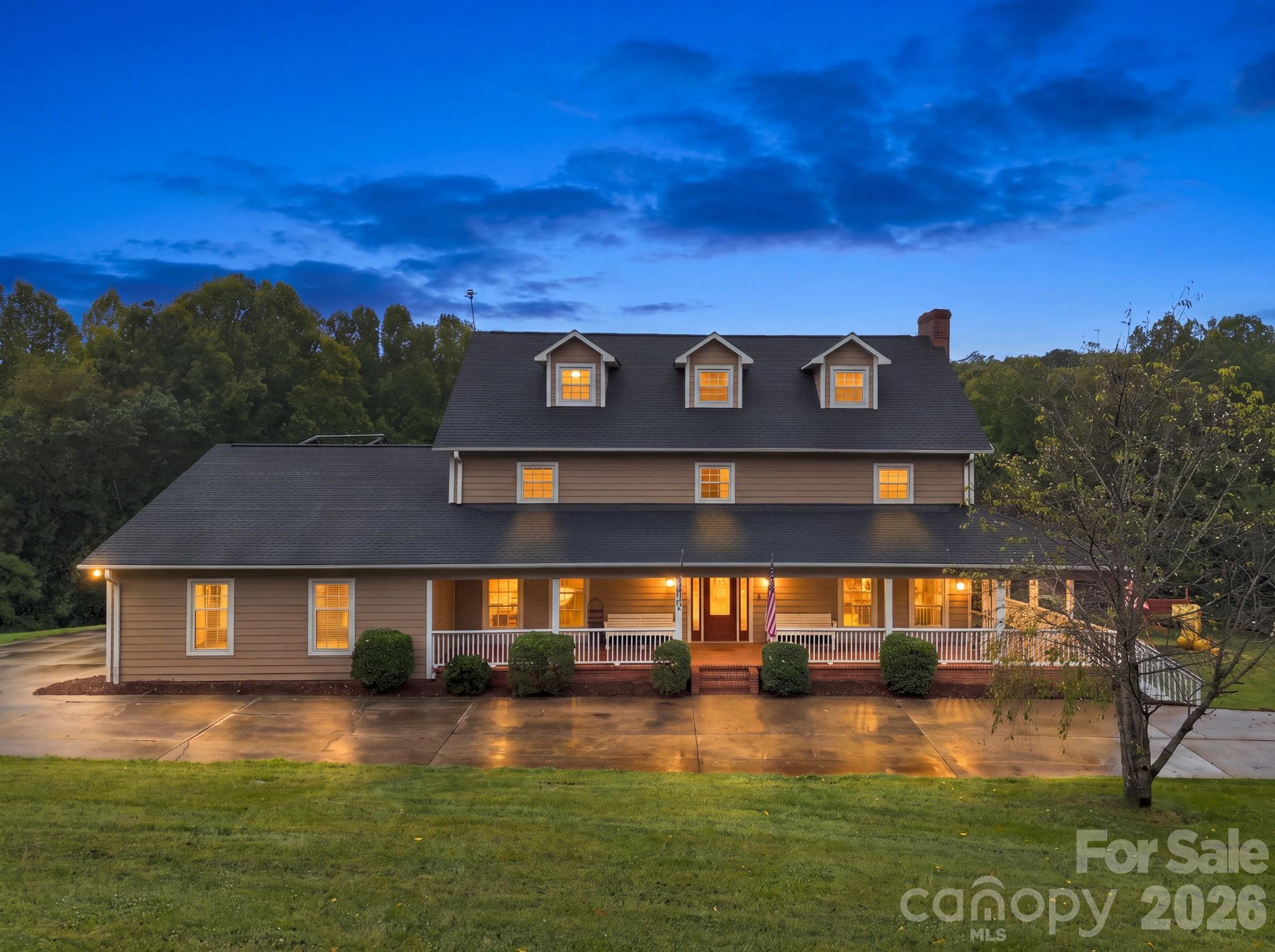 1345 Shirebourn None, Hickory