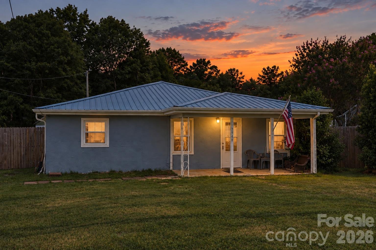 3948 Main Avenue Drive, Hickory